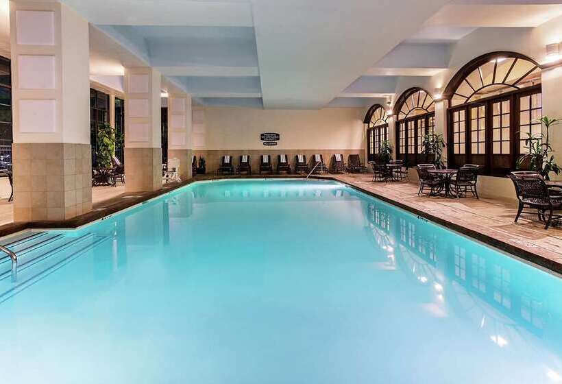 فندق Embassy Suites By Hilton Nashville Airport