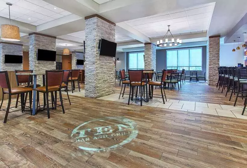 هتل Embassy Suites By Hilton Nashville Airport