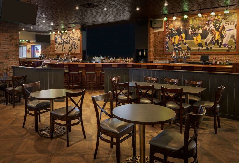 Hotel Hilton Appleton Paper Valley