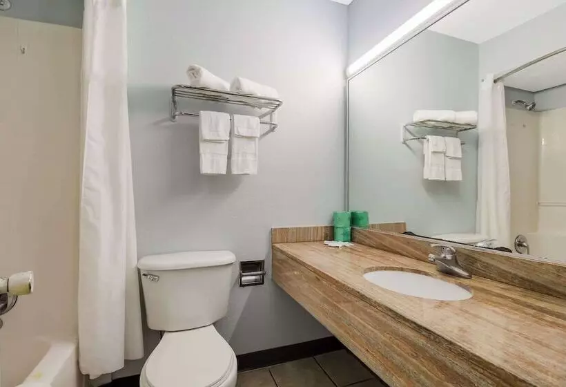 호텔 Rodeway Inn Conference Center