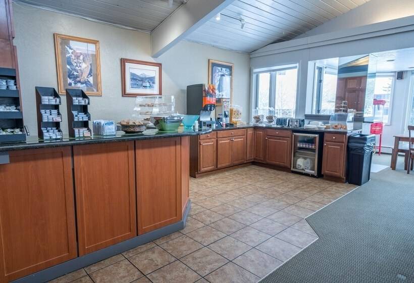 فندق Pokolodi Lodge