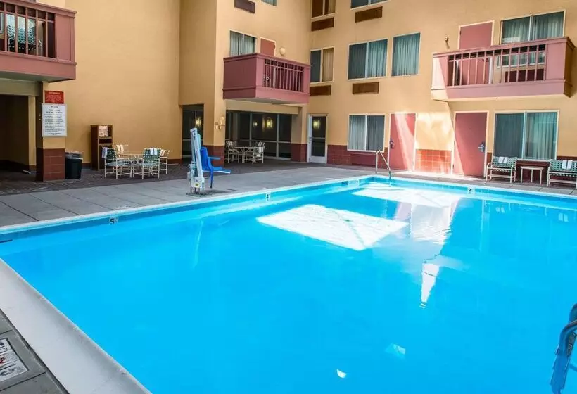 호텔 Quality Inn And Conference Center Greeley Downtown