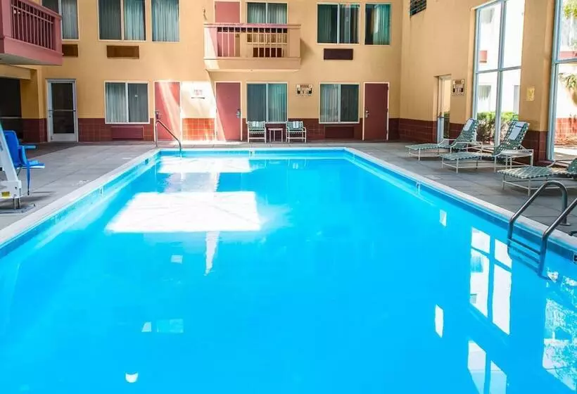 호텔 Quality Inn And Conference Center Greeley Downtown