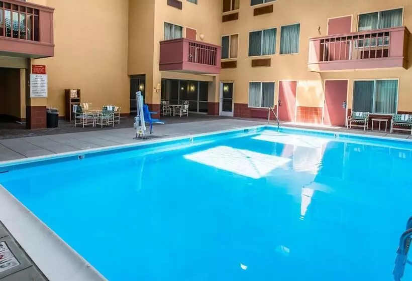 호텔 Quality Inn And Conference Center Greeley Downtown