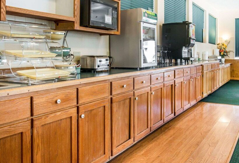 هتل Quality Inn & Suites Beachfront