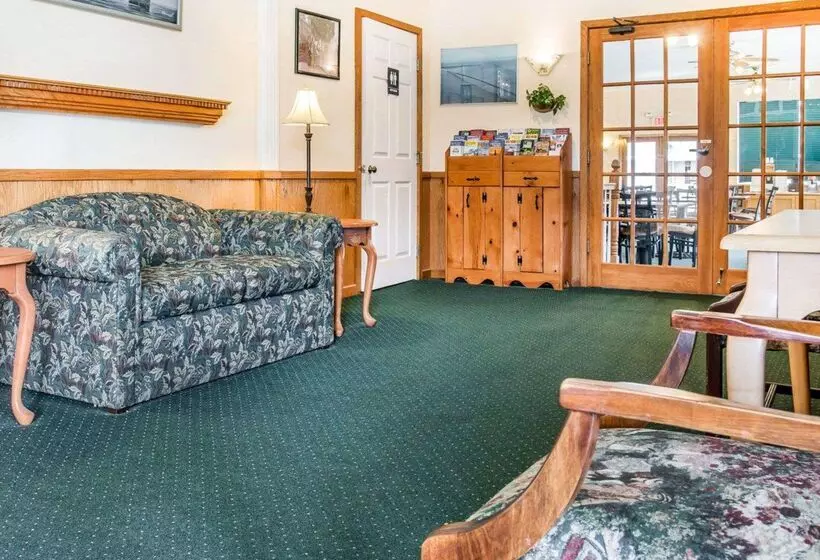 Otel Quality Inn & Suites Beachfront