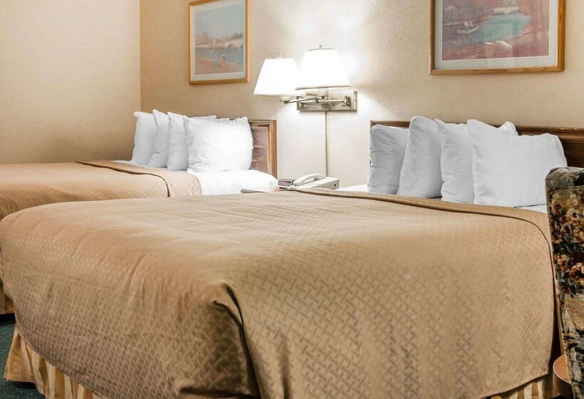 هتل Quality Inn & Suites Beachfront