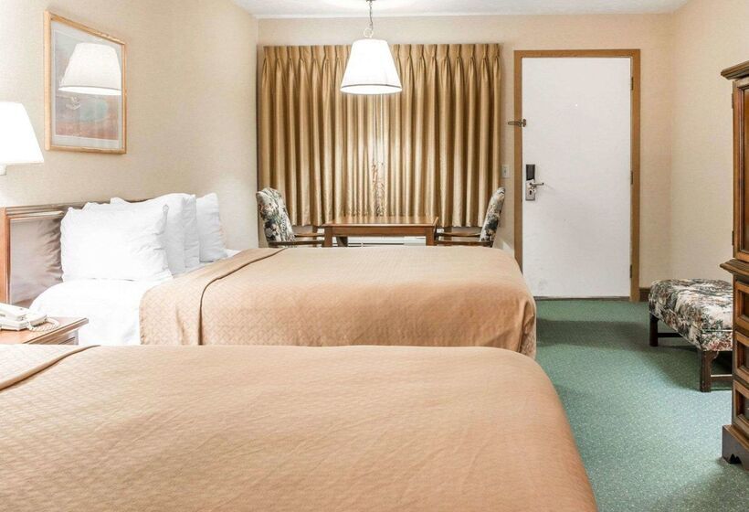 هتل Quality Inn & Suites Beachfront