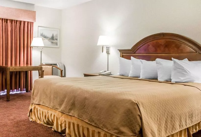 Otel Quality Inn & Suites Beachfront