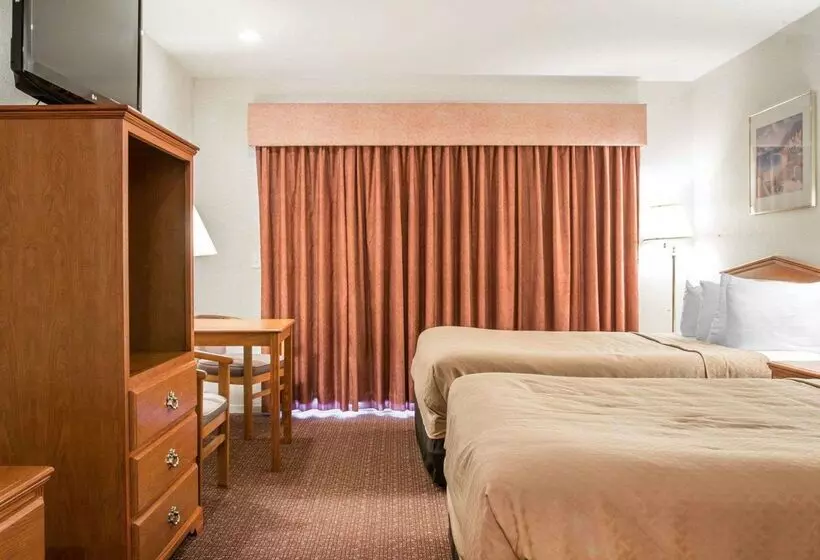 Otel Quality Inn & Suites Beachfront