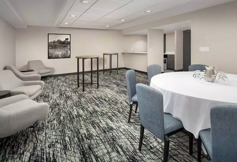 בית מלון כפרי Radisson Blu Fargo