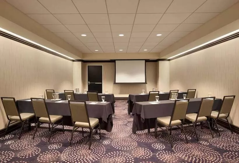 בית מלון כפרי Radisson Blu Fargo