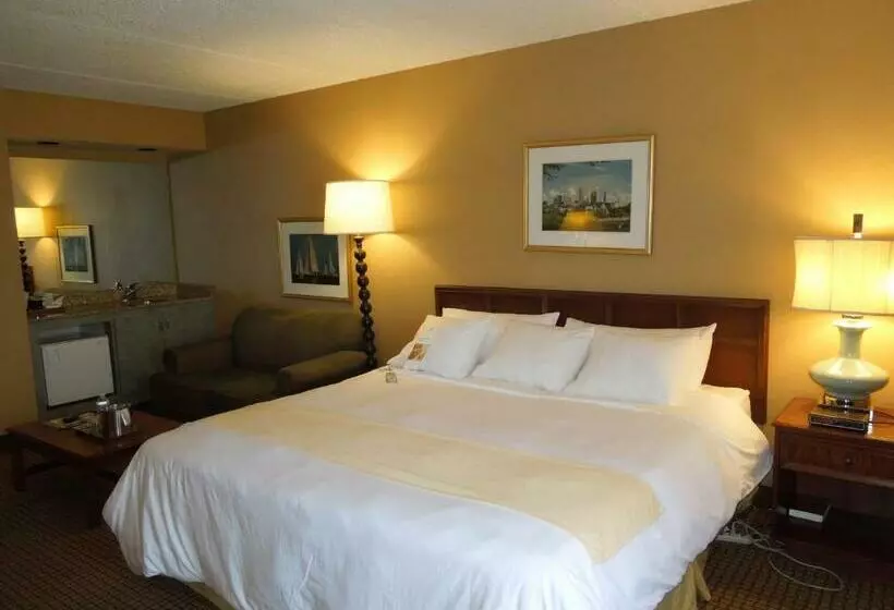 Отель Rl Cleveland Airport West