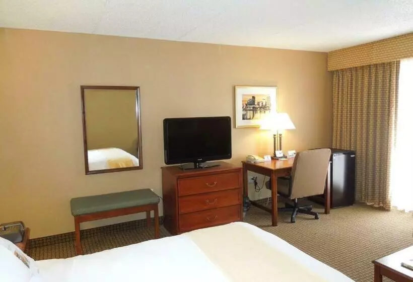 Отель Rl Cleveland Airport West