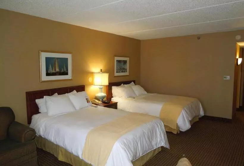 Отель Rl Cleveland Airport West