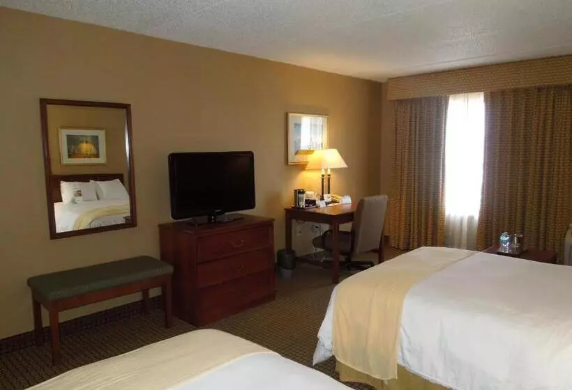 Отель Rl Cleveland Airport West