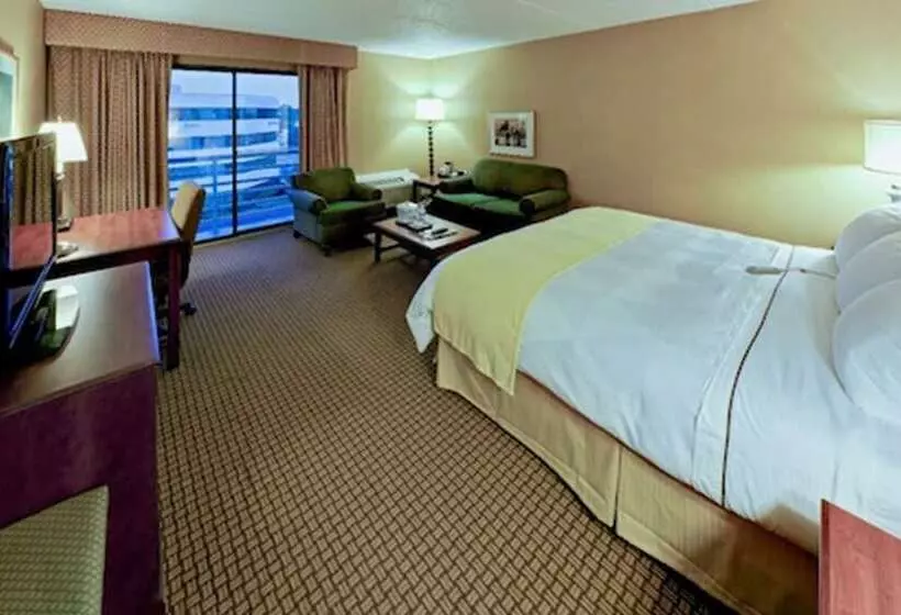 Отель Rl Cleveland Airport West