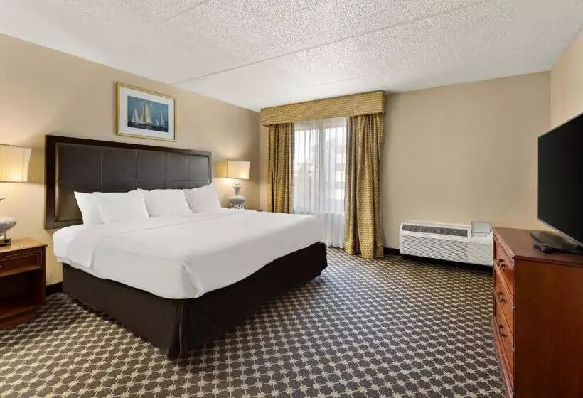 Отель Rl Cleveland Airport West