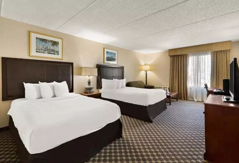 Отель Rl Cleveland Airport West