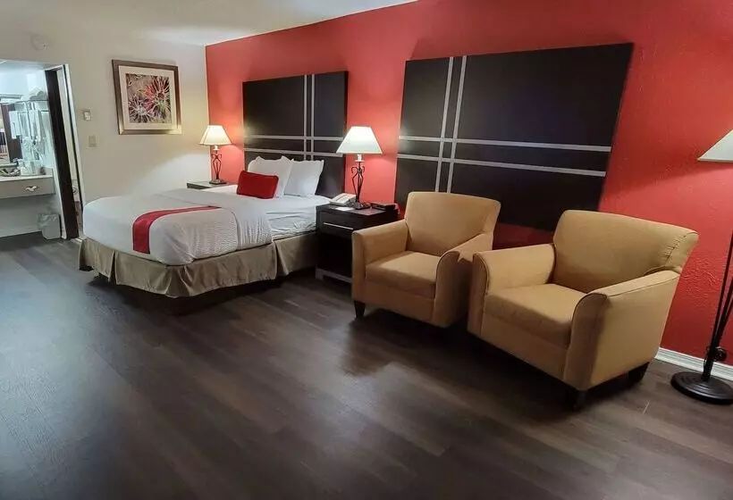 هتل Ramada By Wyndham Mountain Home