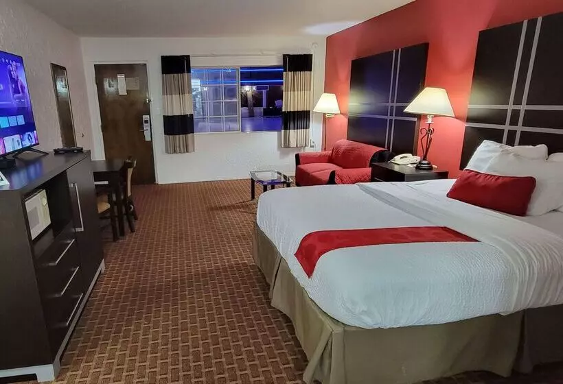 هتل Ramada By Wyndham Mountain Home