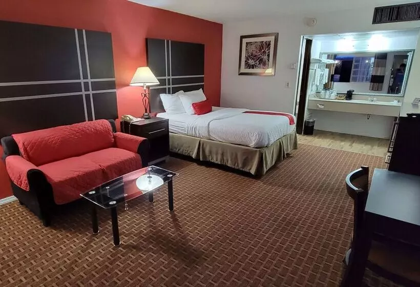 هتل Ramada By Wyndham Mountain Home