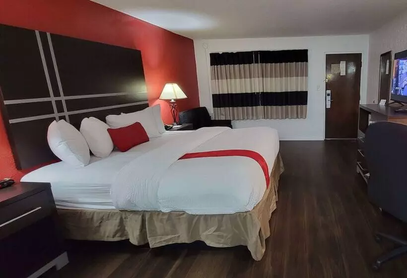 هتل Ramada By Wyndham Mountain Home