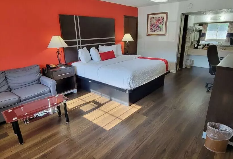 هتل Ramada By Wyndham Mountain Home