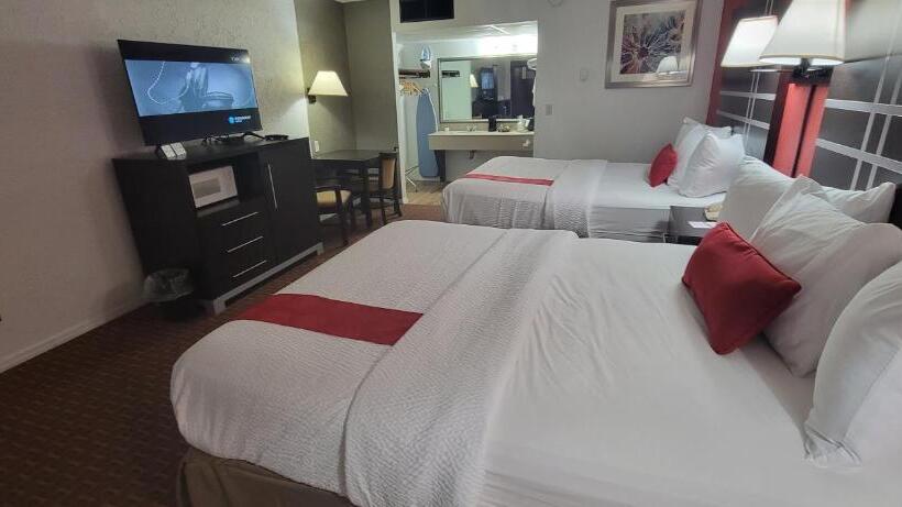 בית מלון כפרי Ramada By Wyndham Mountain Home