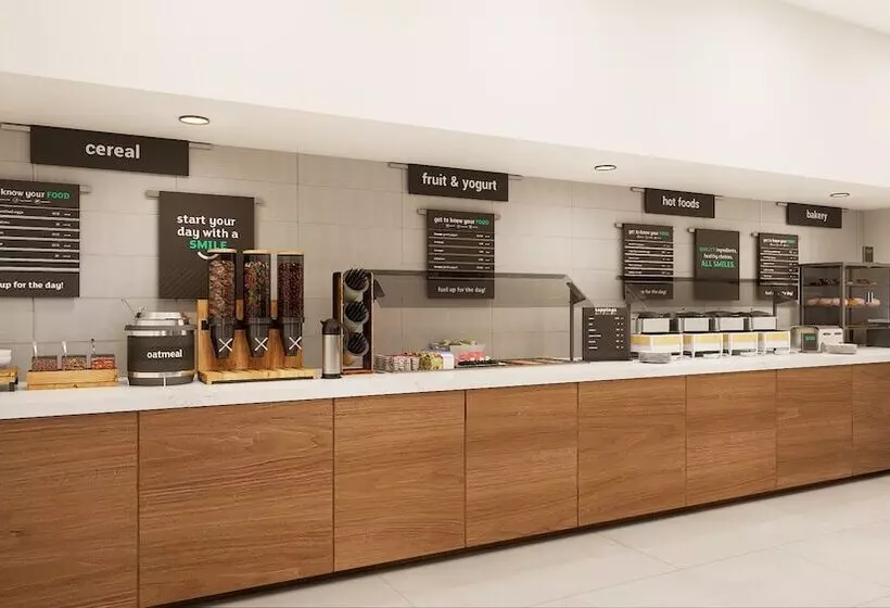 ホテル Rl Cleveland Airport West