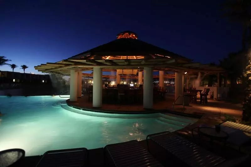 فندق The Nautical Beachfront Resort