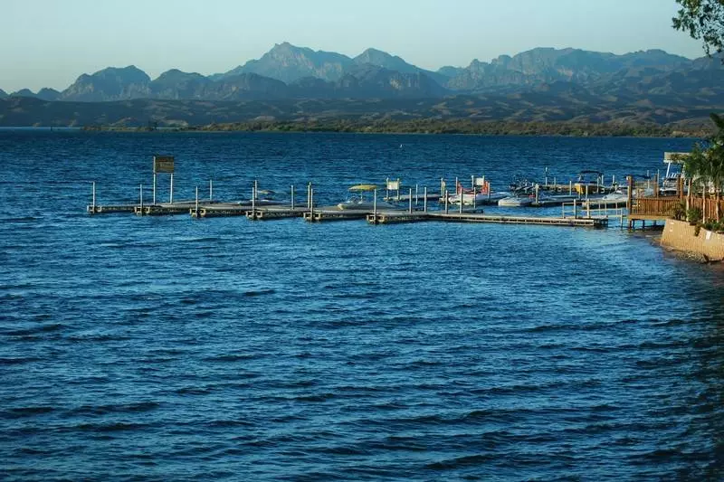 فندق The Nautical Beachfront Resort