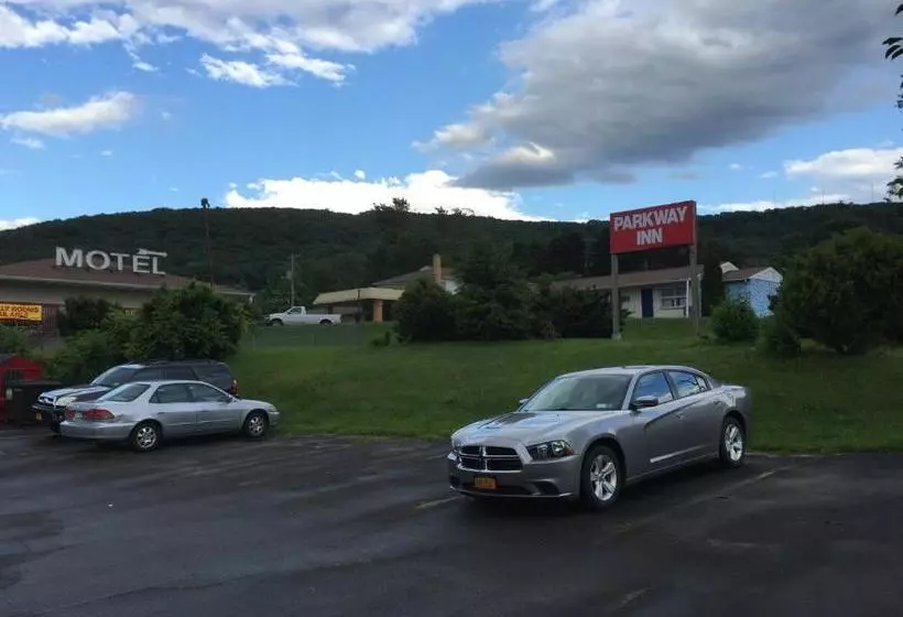 מוטל Parkway Inn