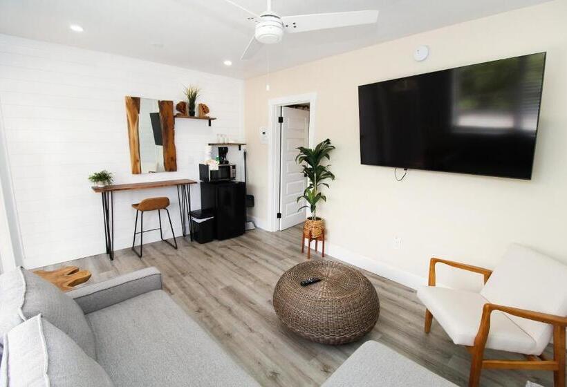 فندق على الطريق Pelican Post At Anna Maria Island Inn