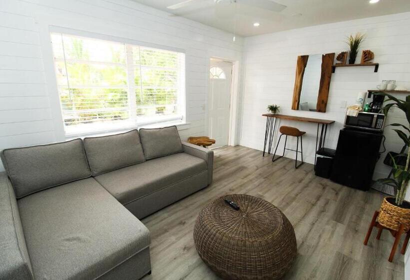 فندق على الطريق Pelican Post At Anna Maria Island Inn