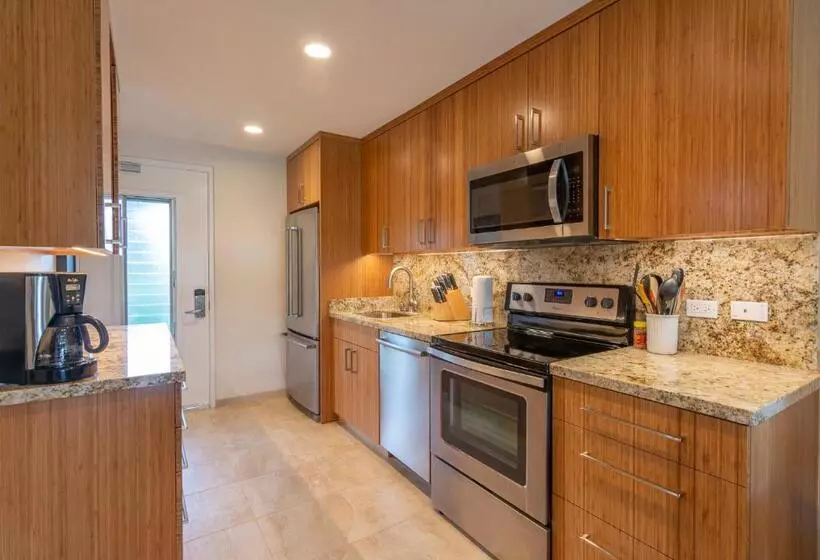 Nāpili Surf Beach Resort By Castle