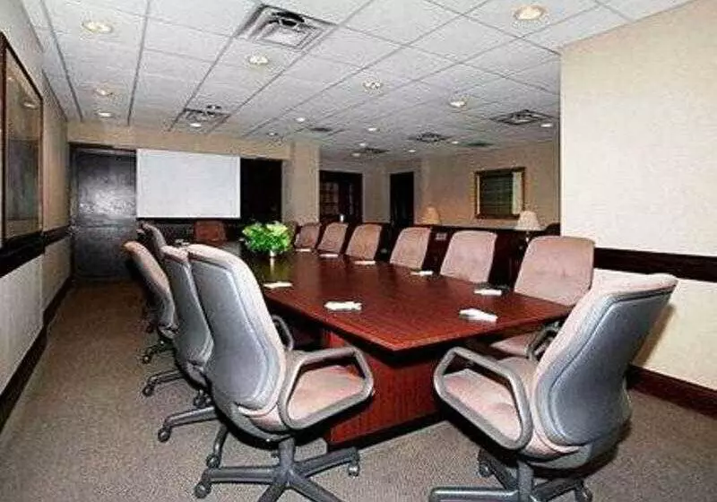 Quality Hotel & Suites Central