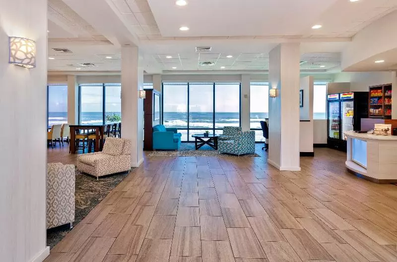 Kurort  Holiday Inn Express & Suites Oceanfront Daytona Beach Shores, An Ihg