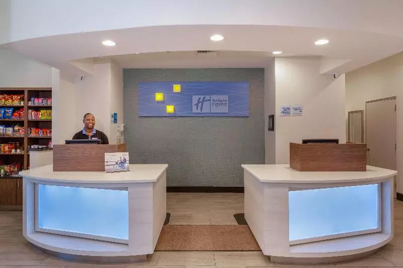 Kurort  Holiday Inn Express & Suites Oceanfront Daytona Beach Shores, An Ihg