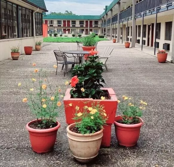 Best Price Motel & Suites