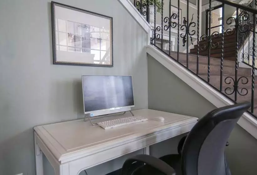 Best Price Motel & Suites