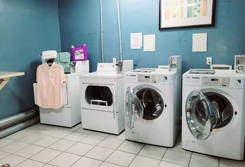 Best Price Motel & Suites