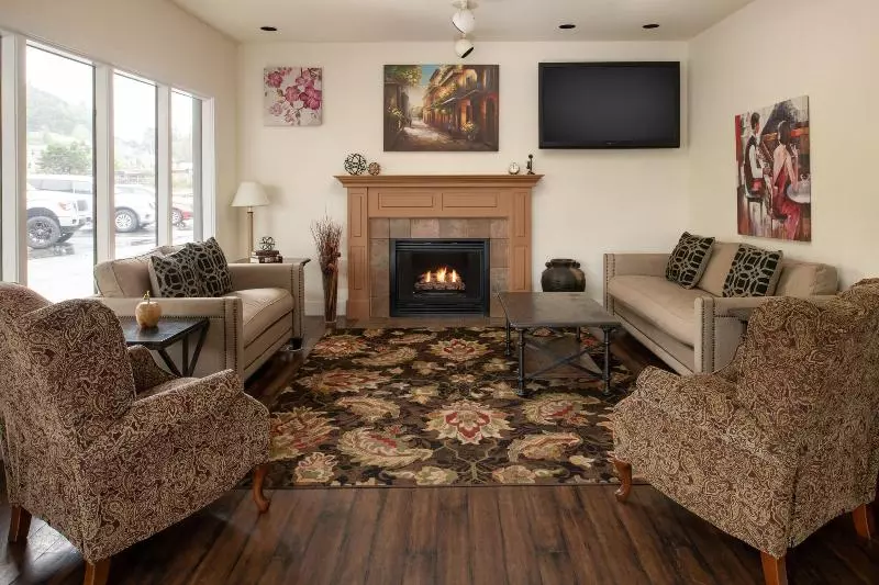 בית מלון כפרי Astoria Riverwalk Inn