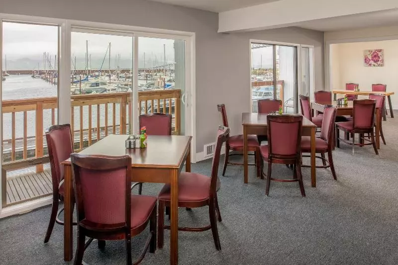 בית מלון כפרי Astoria Riverwalk Inn