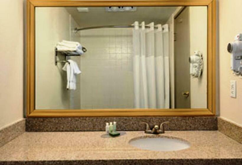 هتل Baymont By Wyndham Reno