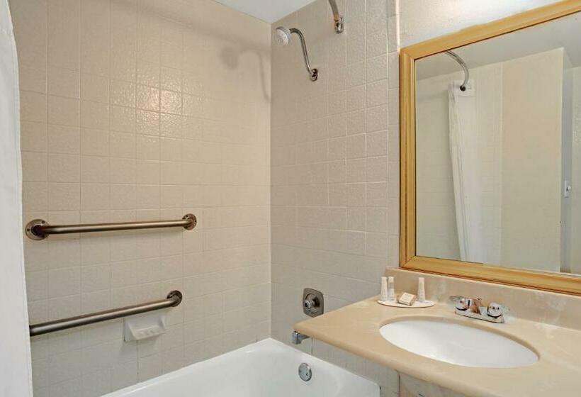 هتل Baymont By Wyndham Reno