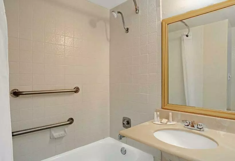 Hotel Baymont By Wyndham Reno