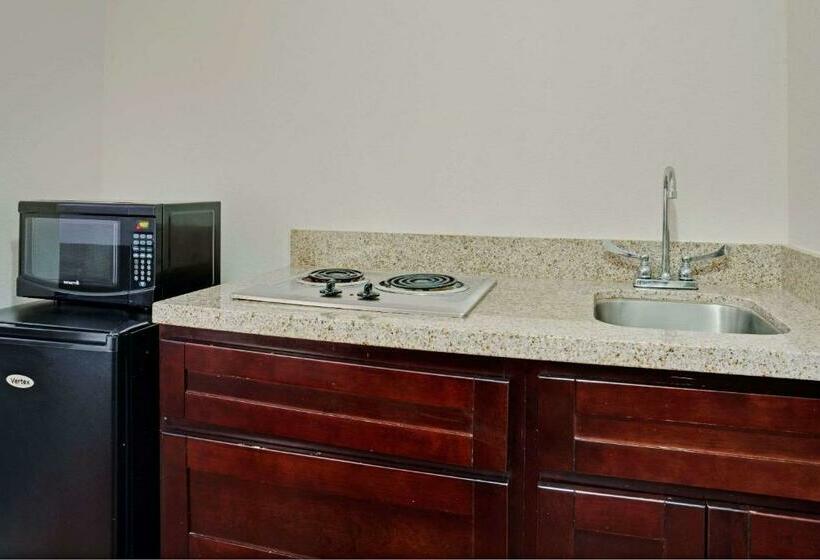 هتل Baymont By Wyndham Reno