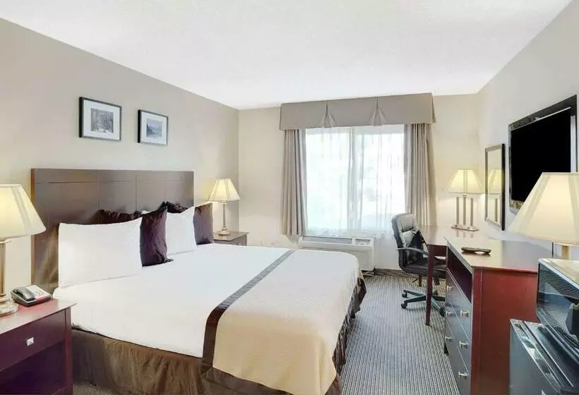 Hotel Baymont By Wyndham Reno