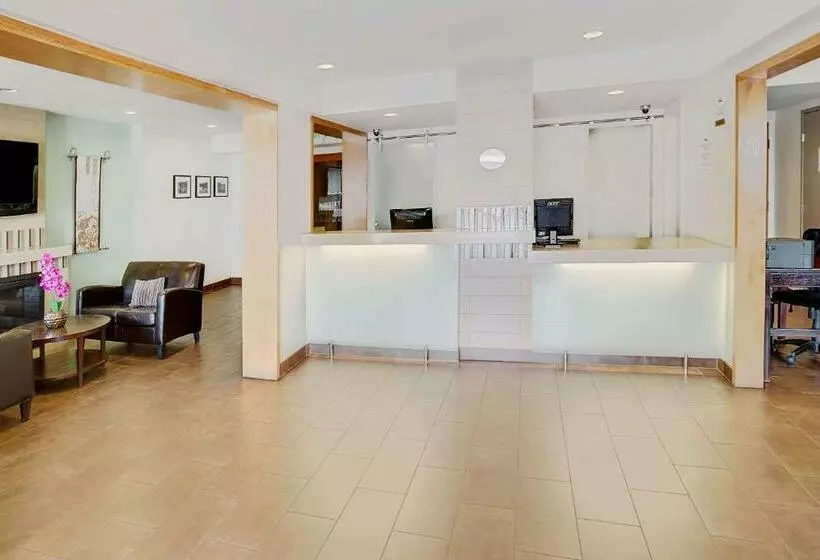 Hotel Baymont By Wyndham Reno